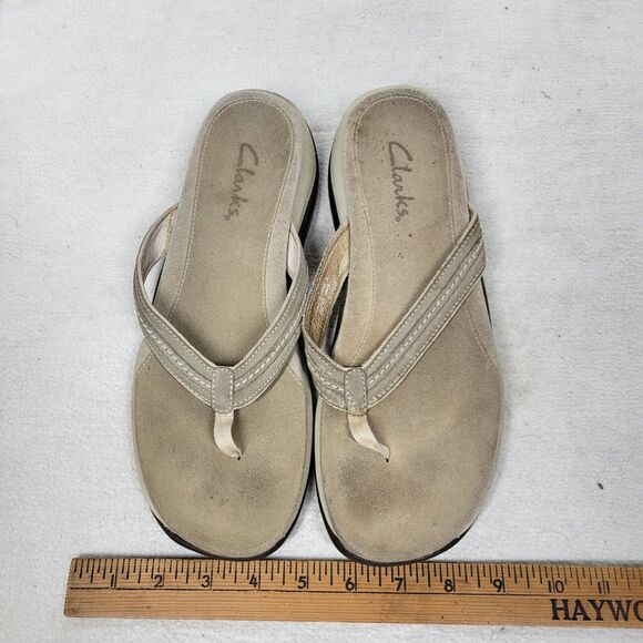 Clarks Sandals Womens Size 8.5 Tan Leather Flip Flop Shoes Pool Beach Summer - Picture 13 of 13